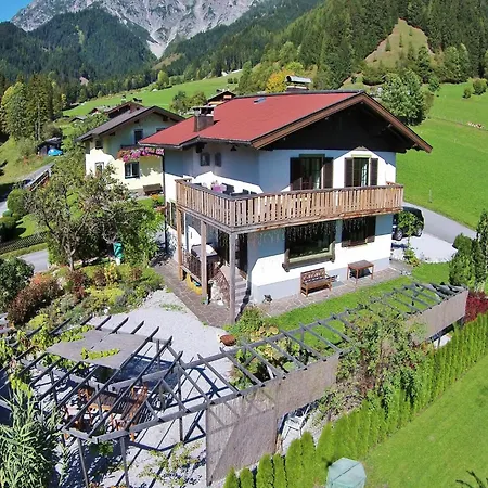 Stylish Holiday Apartment In Leogang Salzburgerland Near Ski Area Dağ evi *